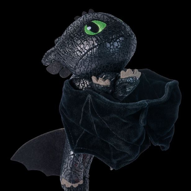 JAK VYCVIČIT DRAKA PLYŠÁK BEZZUBKA OBJÍMAJÍCÍ