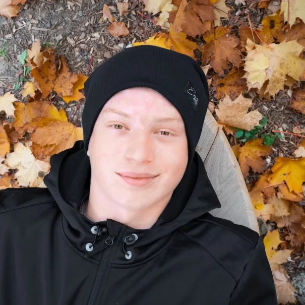 ESITO Žebrovaná čepice spadená Color Black - černá