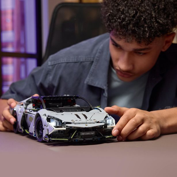 Lamborghini Revuelto