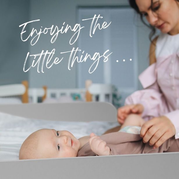 Přebalovací pult - šedivý