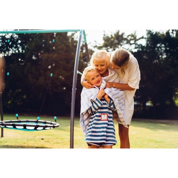 Houpací kruh s kovovou konstrukcí a tryskou na výrobu mlhy