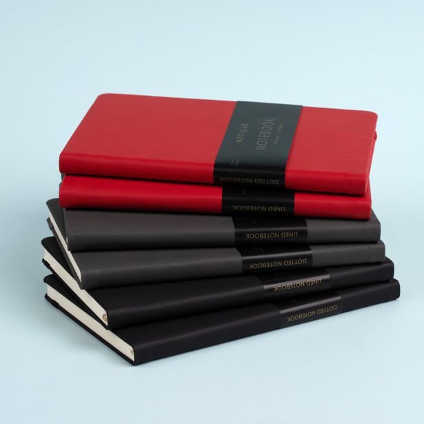 Notes Červený, tečkovaný, 13 × 21 cm