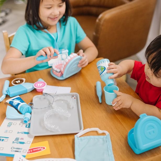 MELISSA & DOUG ZUBAŘ