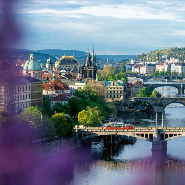 NOTIQUE Poznámkový kalendář Praha 2027, 20 x 20 cm