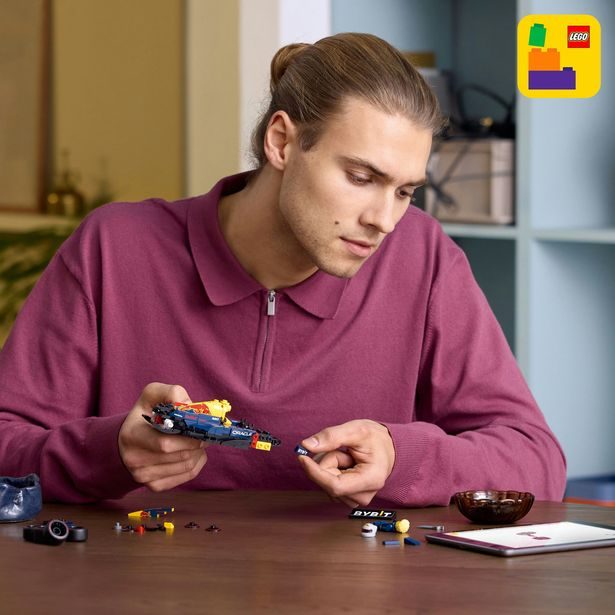 Závodní auto Oracle Red Bull Racing RB20 F1®