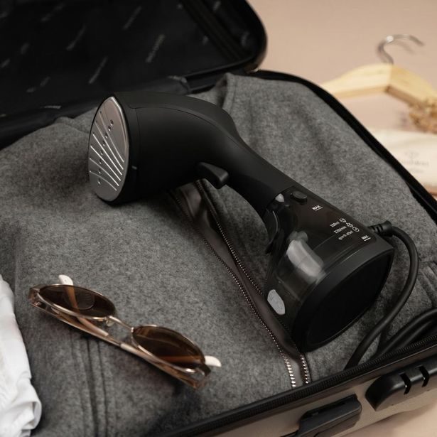 BERLINGERHAUS Napařovač oděvů Matte Black Collection BH-9931