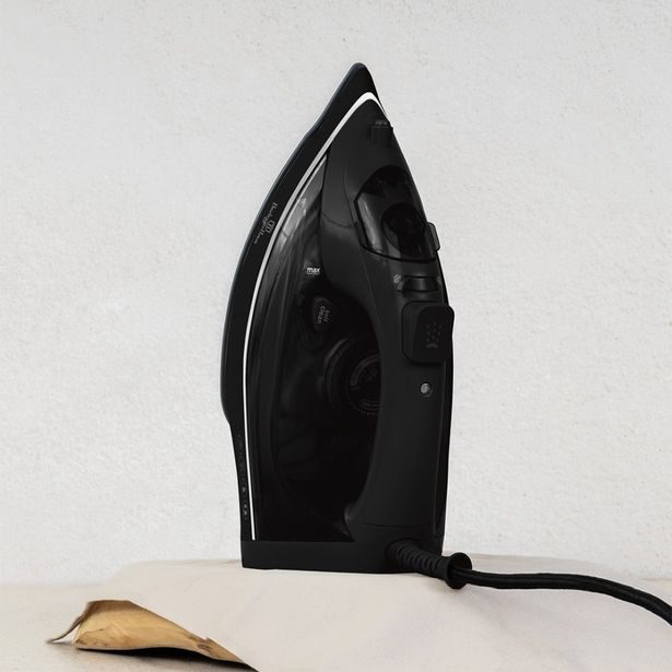 BERLINGERHAUS Žehlička napařovací 2200 W Matte Black Collection BH-9930