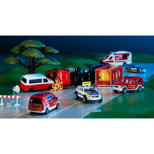 SIKU Super - policejní Mercedes Benz E-Class All Terrain 4x4, 1:50