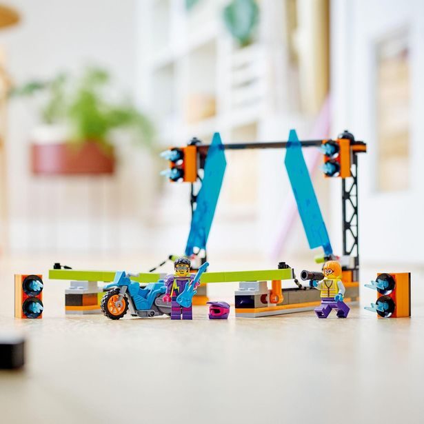 Kaskadérská výzva s čepelemi