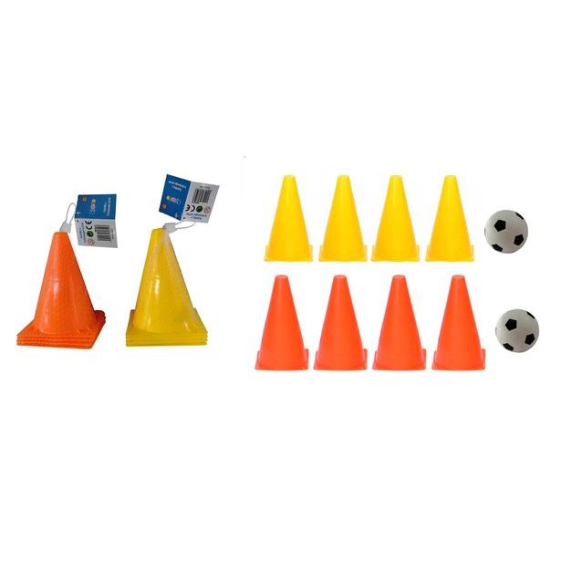 Kuželky s fotbalovým míček