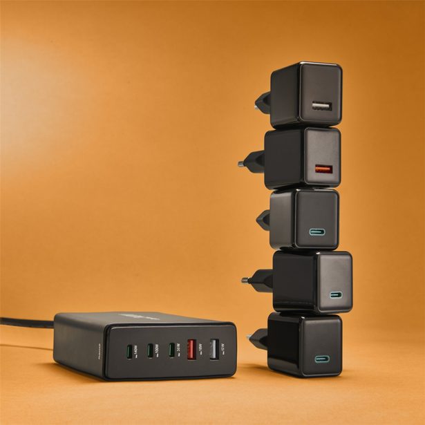 Hama USB nabíjecí stanice GaN, 3x USB-C PD, 2x USB-A (1x QC), 140 W