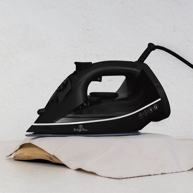 BERLINGERHAUS Žehlička napařovací 2200 W Matte Black Collection BH-9930