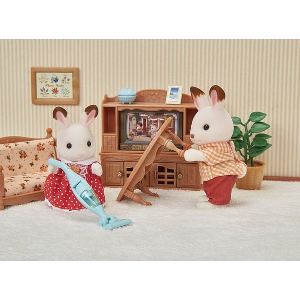 Nábytek - automatická pračka a vysavač