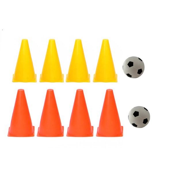 Kuželky s fotbalovým míček