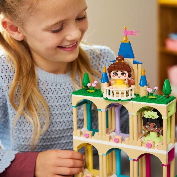 Mini Bella a Tiana s hradem