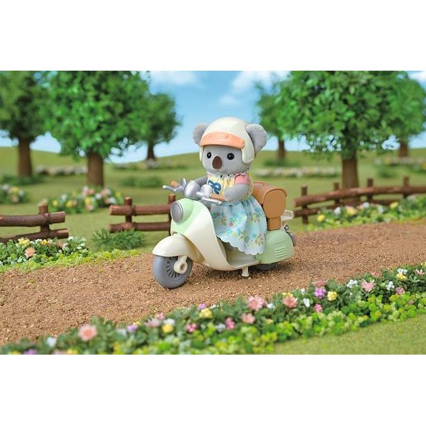 Sylvanian family Medvěd koala na koloběžce