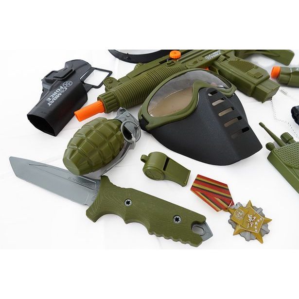 Vojenská sada s helmou
