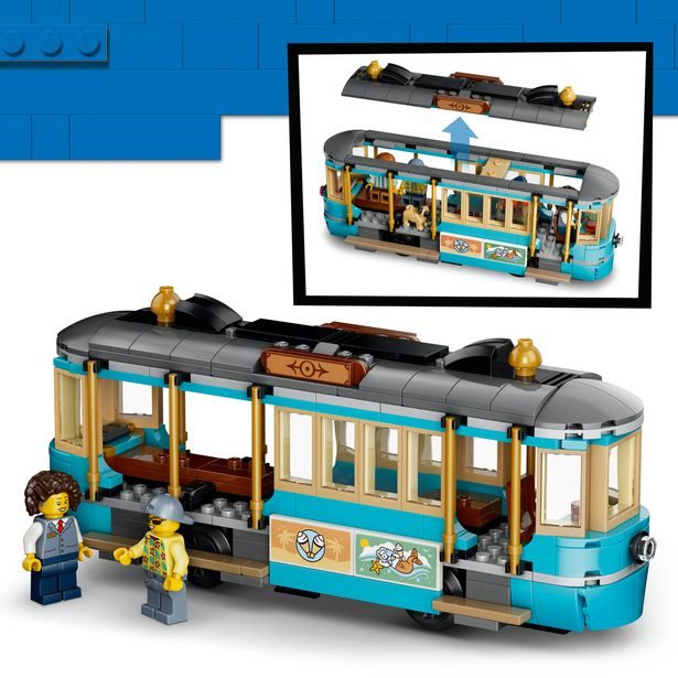Historická plážová tramvaj
