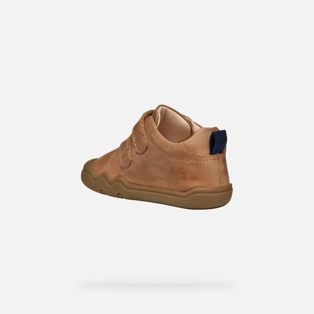 Hnědé chlapecké barefoot boty pro první krůčky Geox Steppieup Boy