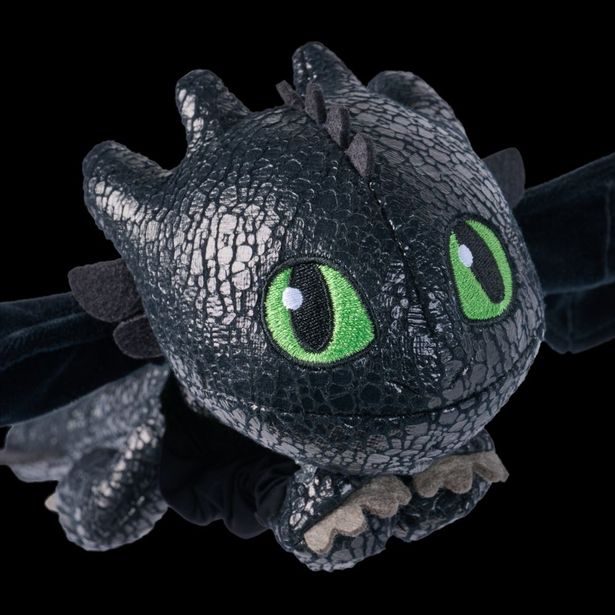 JAK VYCVIČIT DRAKA PLYŠÁK BEZZUBKA OBJÍMAJÍCÍ