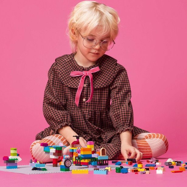 Šedá podložka na stavění