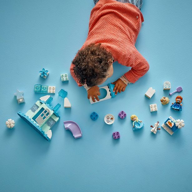 Ledové království: Anna a Elsa a oslava na hradě