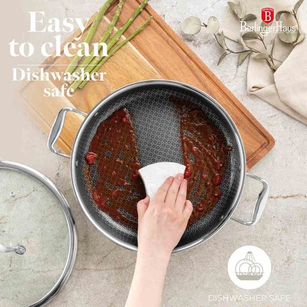 BERLINGERHAUS Kastrol nerezový s nepřilnavým povrchem a poklicí 28 cm Eternal Collection BH-8515