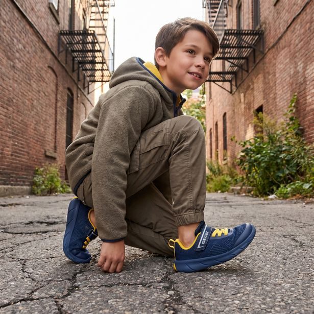 Tmavě modré chlapecké barefoot tenisky Geox Foot-run