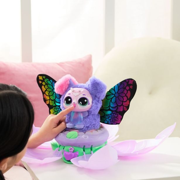 HATCHIMALS POUPĚ S PŘEKVAPENÍM STĚŇÁTKA