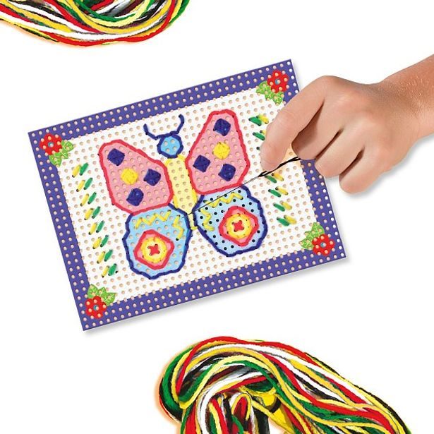 Vyšívací souprava s barevnými předlohami