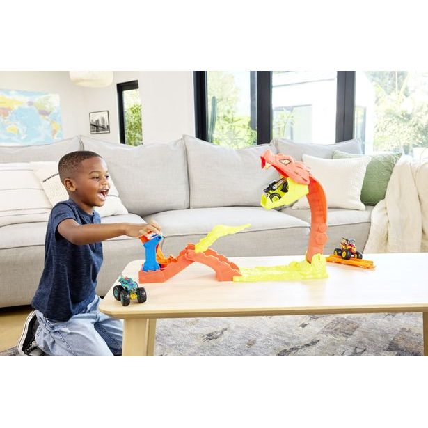 Hot Wheels MONSTER TRUCKS SNAKE SLAM TAKEDOWN