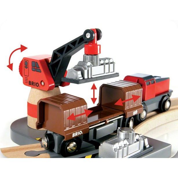 Přístaviště s nákladní lodí a kolejemi