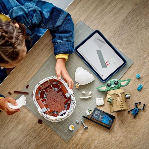 Grogu™ ve vznášejícím se kočárku