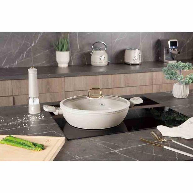 BERLINGERHAUS Pánev s titanovým povrchem a poklicí 30 cm Sahara Collection BH-8069