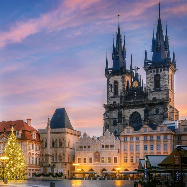 NOTIQUE Poznámkový kalendář Praha 2027, 20 x 20 cm