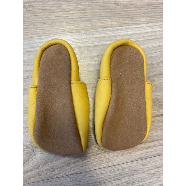 Kožené capáčky Pegres 1098 žlutá