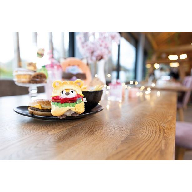 NICI NICI plyš MyMochi Tygr Tiggy 8cm v kostýmu hamburger a okurkou,set dárkové balení 8,5x6,5x10cm