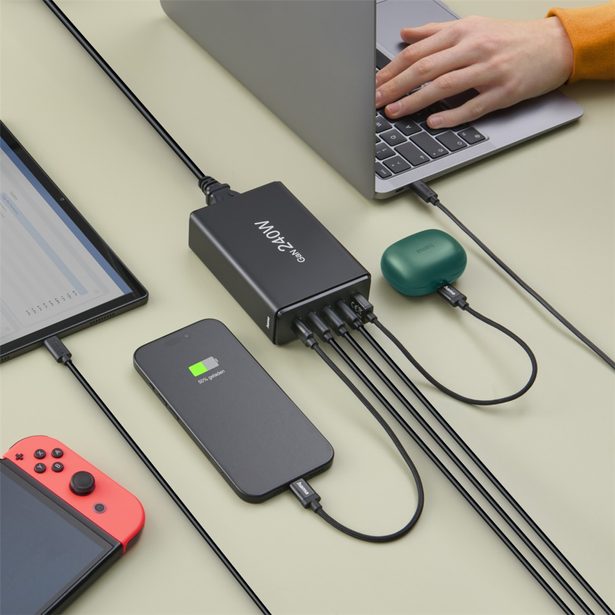 Hama USB nabíjecí stanice GaN, 4x USB-C PD, 1x USB-A QC, 240 W
