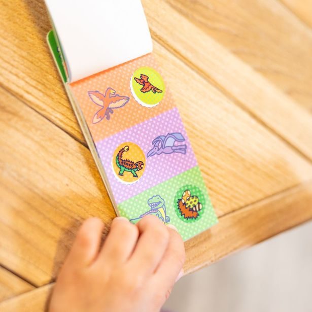 MELISSA & DOUG STICKER WOW NÁPLNĚ SAMOLEPEKDINOSAUŘI