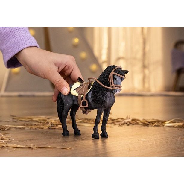 SCHLEICH Klisna Pura Raza Espanola Stallion se sedlem a uzdou