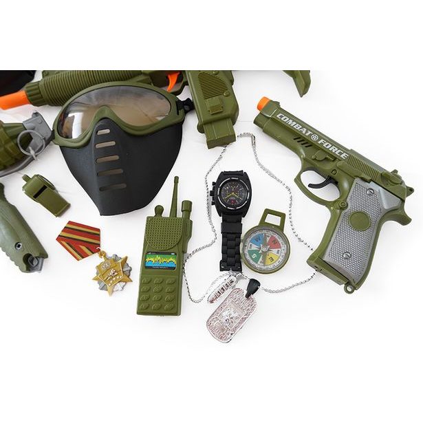 Vojenská sada s helmou