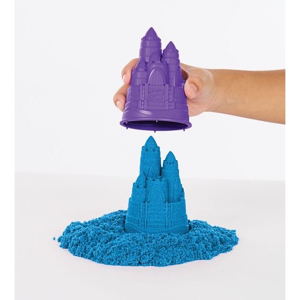 KINETIC SAND KRABICE TEKUTÉHO PÍSKU S PODLOŽKOU MODRÁ