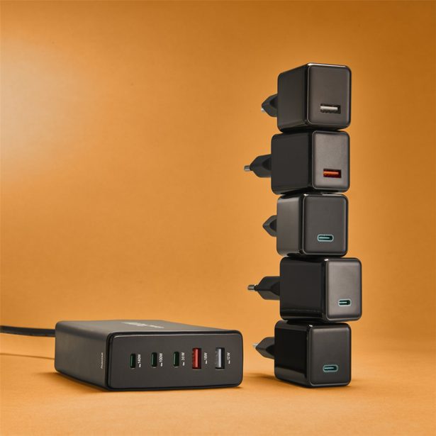 Hama USB nabíjecí stanice GaN, 3x USB-C PD, 2x USB-A (1x QC), 140 W