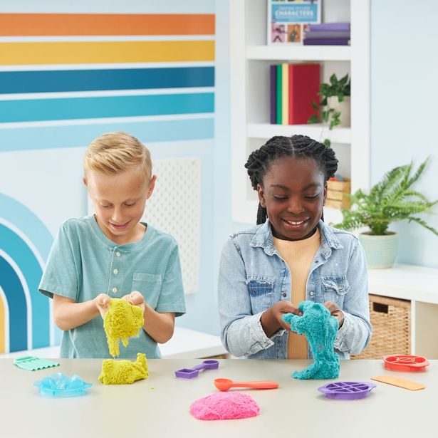 KINETIC SAND ULTIMÁTNÍ SADA PÍSKU S NÁSTROJI