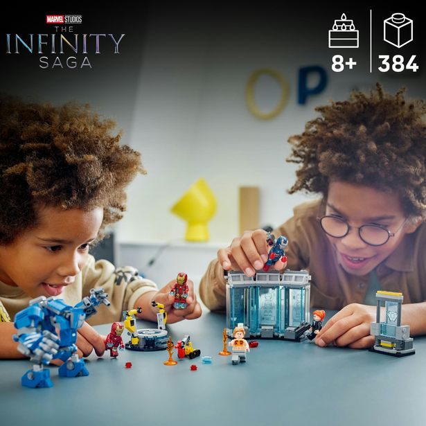 Iron Man a jeho laboratoř: Síň brnění