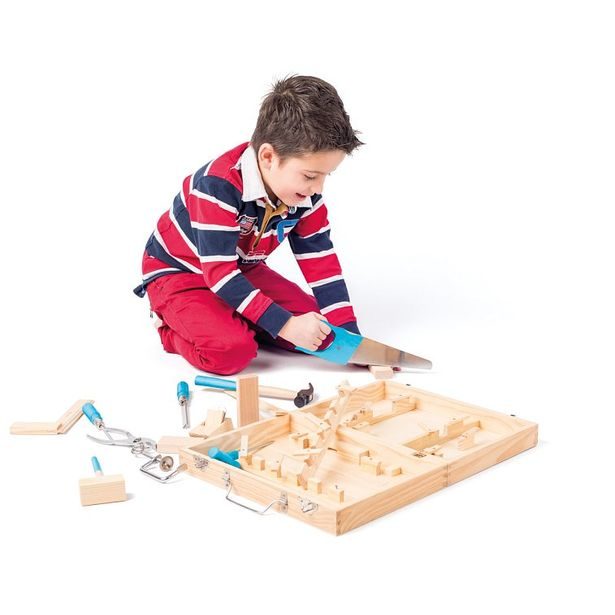 Kovové nářadí v dřevěném kufříku