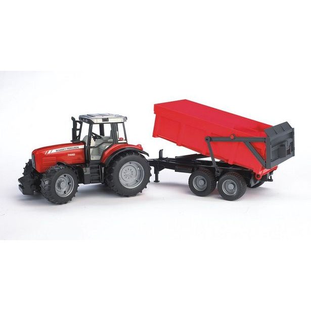 Farmer - traktor Massey Ferguson s přívěsem