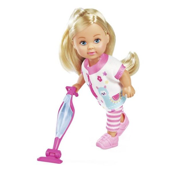 Panenka Evička doma