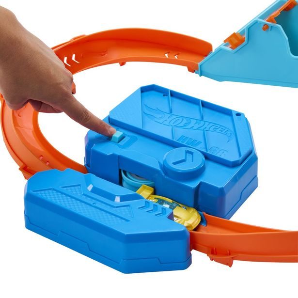 HW TRACK CREATOR NABUŠENÁ SADA S BOOSTEREM