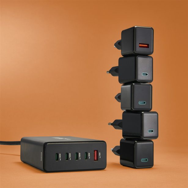 Hama USB nabíjecí stanice GaN, 4x USB-C PD, 1x USB-A QC, 240 W